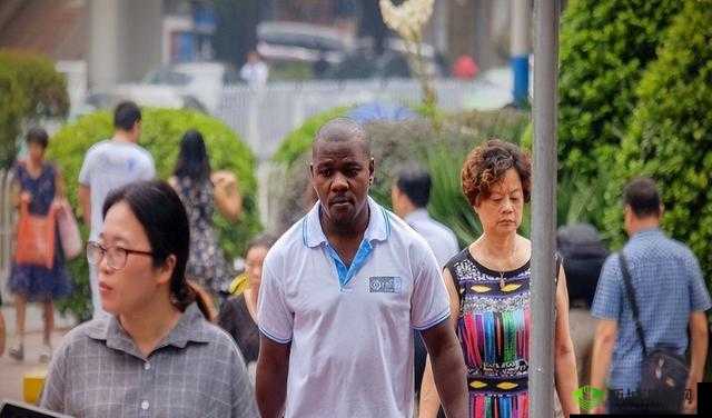 巨大黑人jeek日本人：一个独特的存在