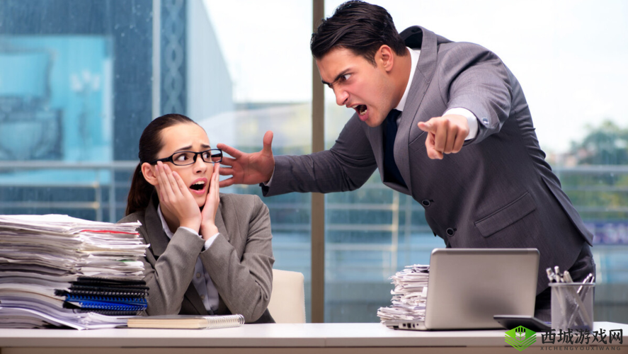 公司老板要求真空上班:员工的尴尬与反抗