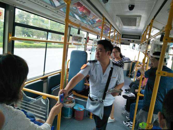 yd 小镇公交车售票员：服务热情，乘客安心