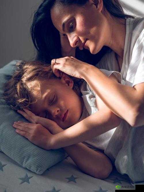 半夜装睡配合孩子:一场温馨的亲子互动