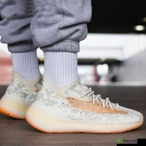 yeezy 蜜桃满天星，原价 8999 元