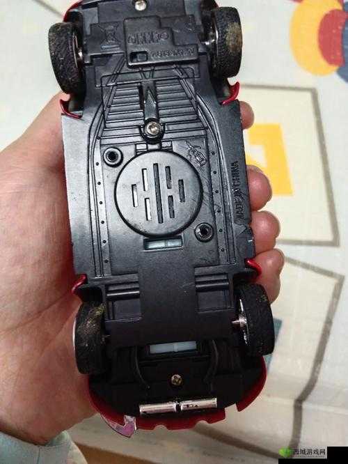 捡到同桌小玩具的开关：意外发现的惊喜