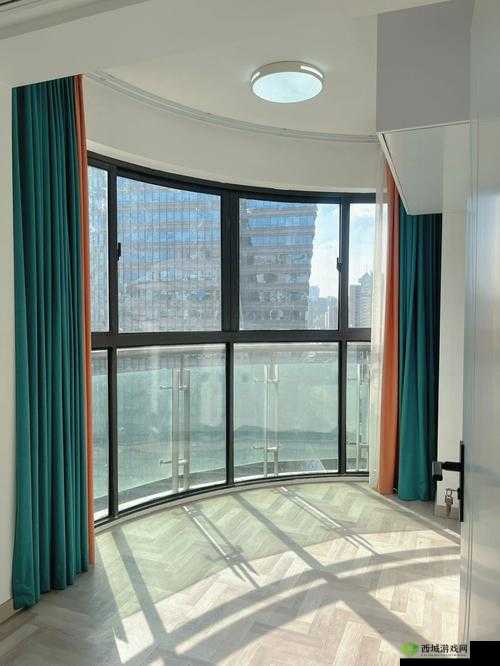 张律渝与吕总落地窗的独特景致