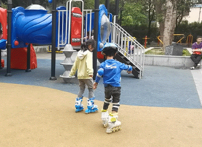 小孩一起滑:免费轮滑鞋等你来