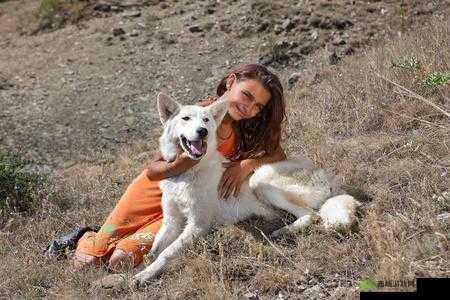 探秘 ZOOMSERVO 兽狗牧场迎来美女新人:新奇体验