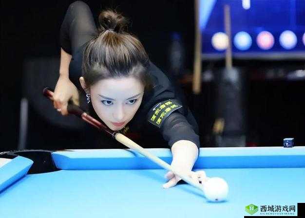 台球女将风采:尽显巾帼英姿