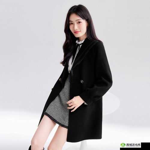 秋水伊人 2022 黑色毛呢外套:时尚经典之选