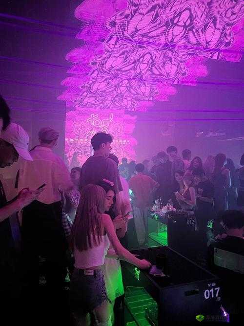 酒吧 DJ 送我避孕套有何深意