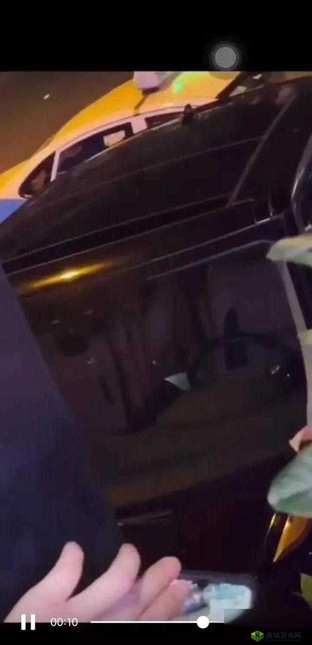 ：公车上被猛烈进出，现场画面令人咋舌