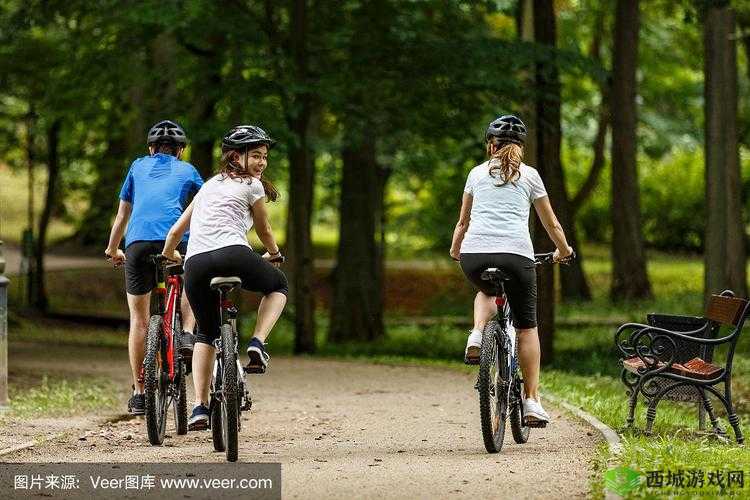 三人骑行:前后呼应,安全又有趣