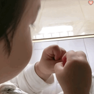 抠那里的手势图:这是什么意思呢