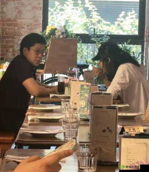 夫妻请部长到家做客