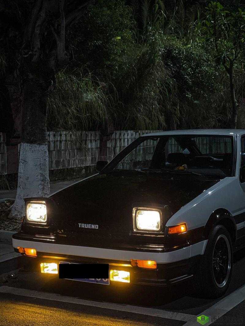 YSL 千人千色 AE86:经典跑车的时尚魅力