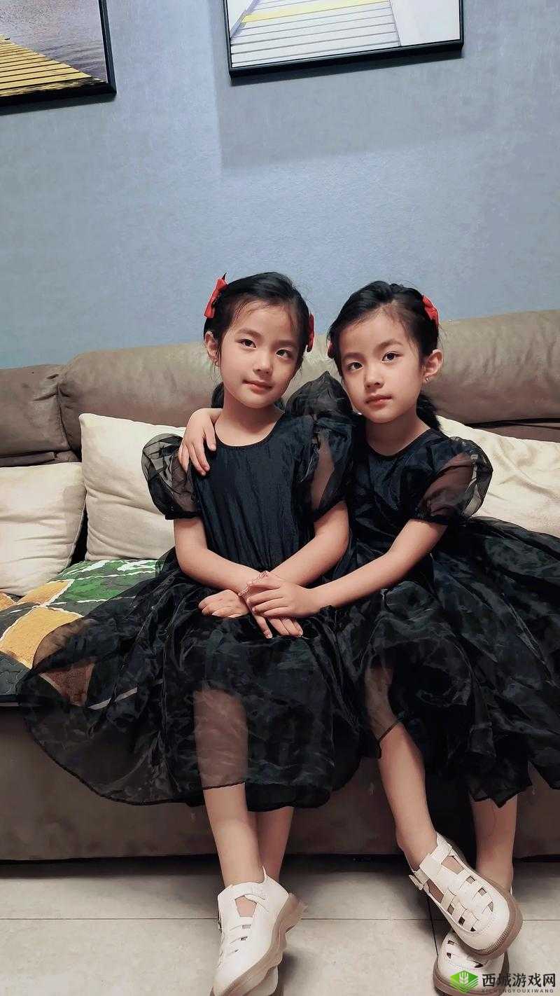 双胞胎姐妹齐上阵许多说许多:一起加油