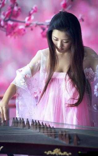 婀娜少女羞岁月,无忧愁云裳:梦中的古典美人