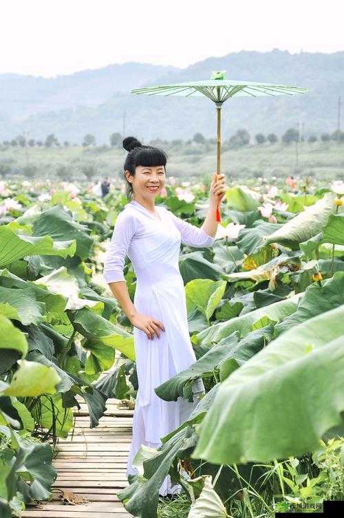 亭亭玉立的她,犹如国色天香的四月天