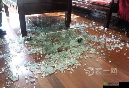 装修工人压伤我，茶几成救命恩人