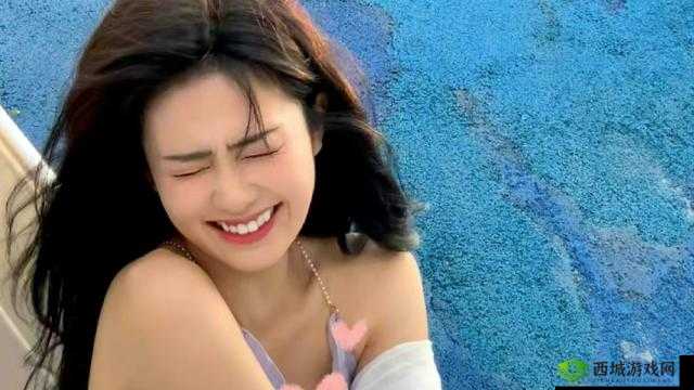 灏忓疂鎺㈣姳鍚婂甫榛戣壊杩炶瑁:相关介绍