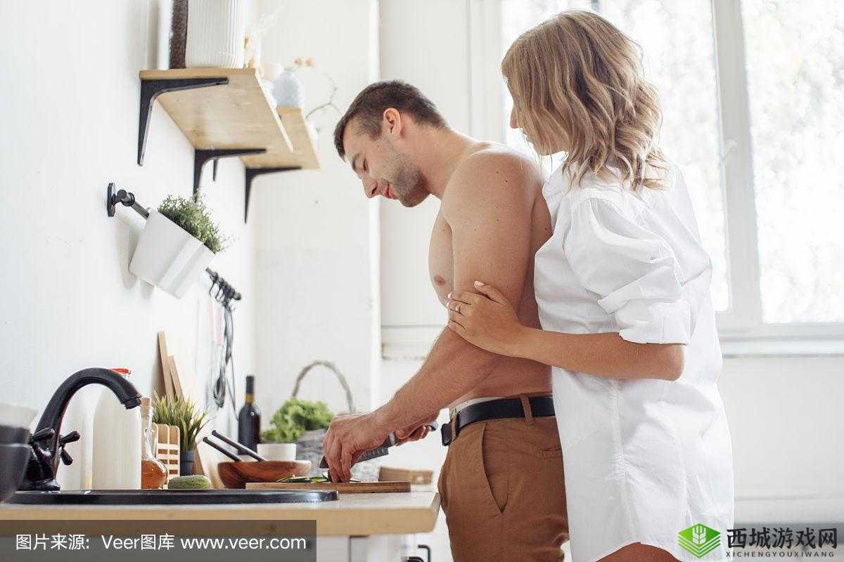 老公抱着我在厨房做饭:温馨的家庭时光