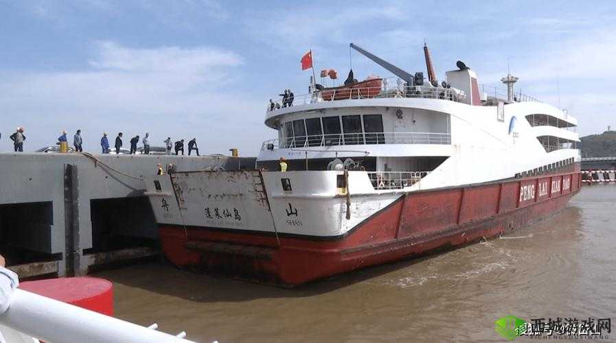 淑荣成功将船划至河中心