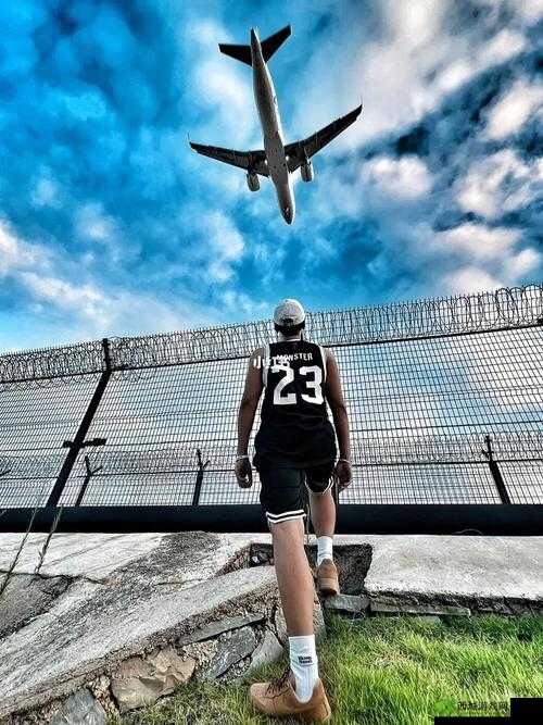 篮球体育生:飞机解压的独特方式