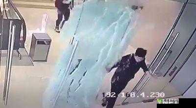 张警官撞玻璃视频大全之爆笑合集