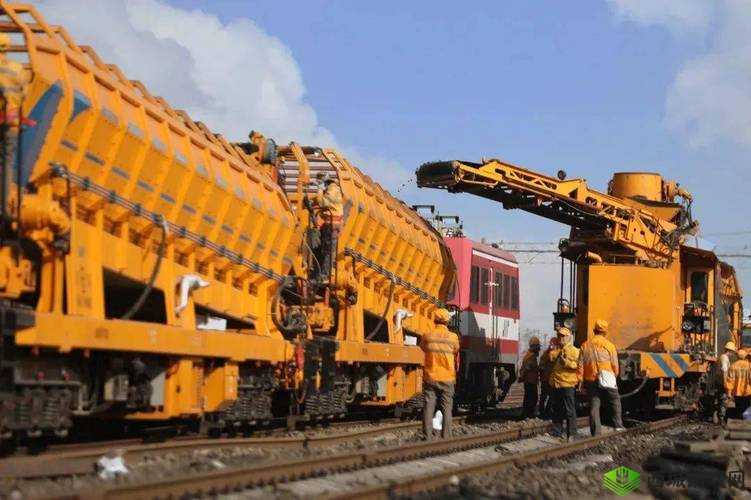 雅典拉开火车视频高清：震撼瞬间呈现