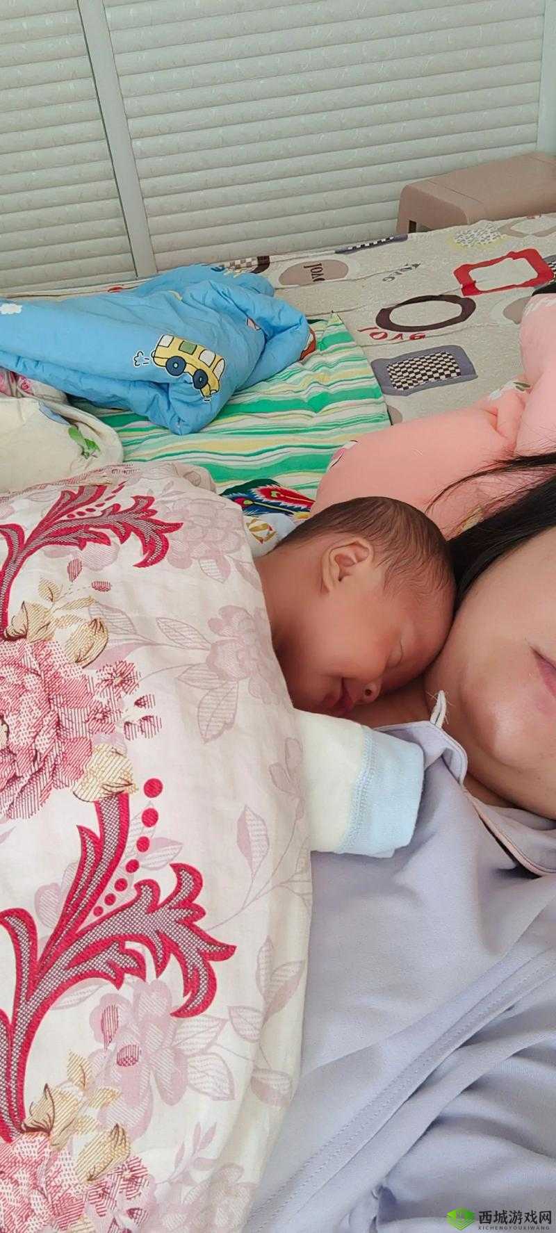 从后面抱着妈妈,为何突然脸红?