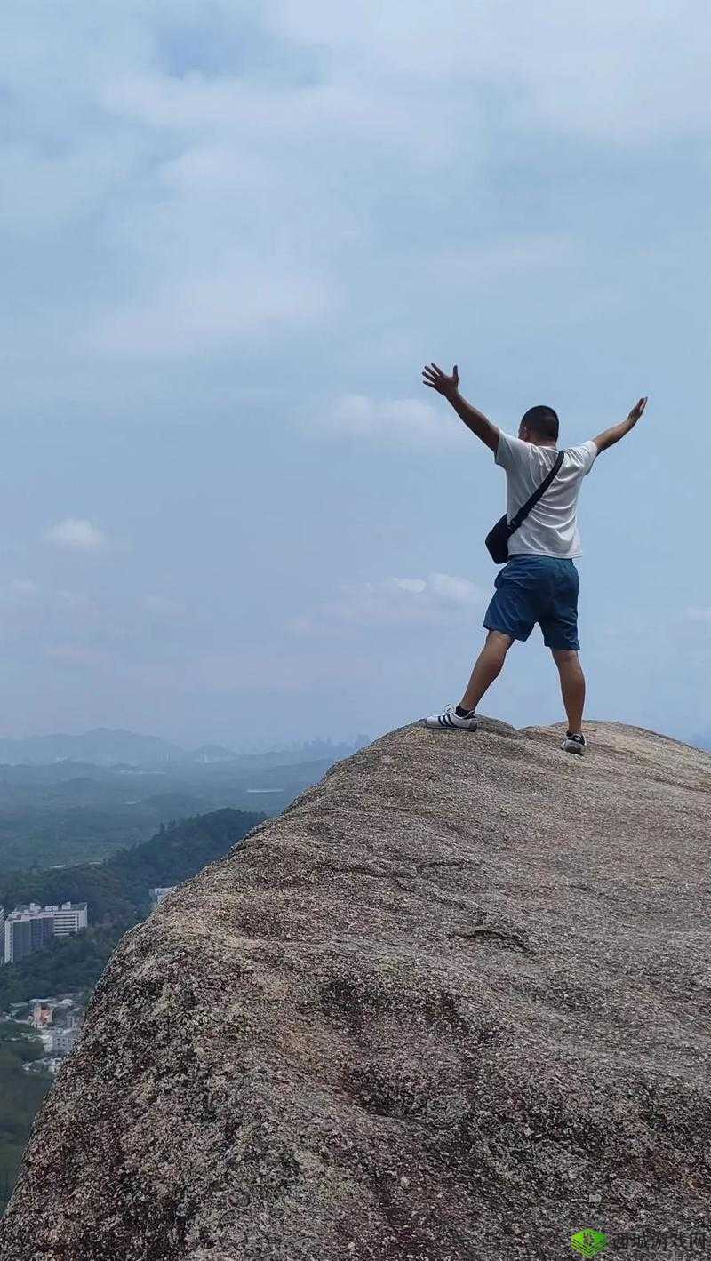 温热的大手在身上游走:带来别样触感