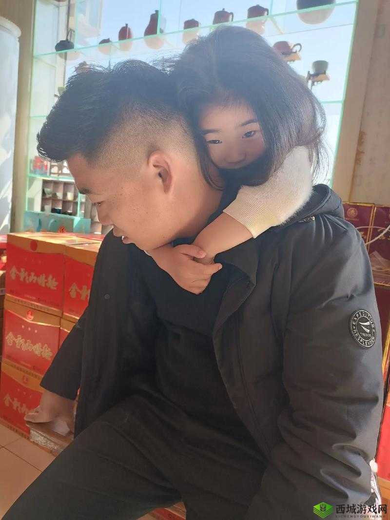 粘人又懂事的妹妹:最暖心的小棉袄