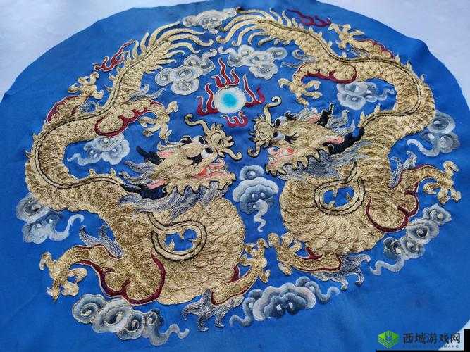 佛帐潮绣凸浮双龙耳帐:传统工艺的精湛之作
