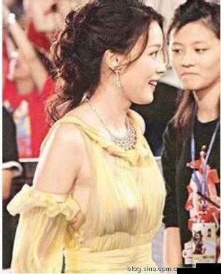 :美女露%100的奶头无挡挡:引发争议的视觉冲击