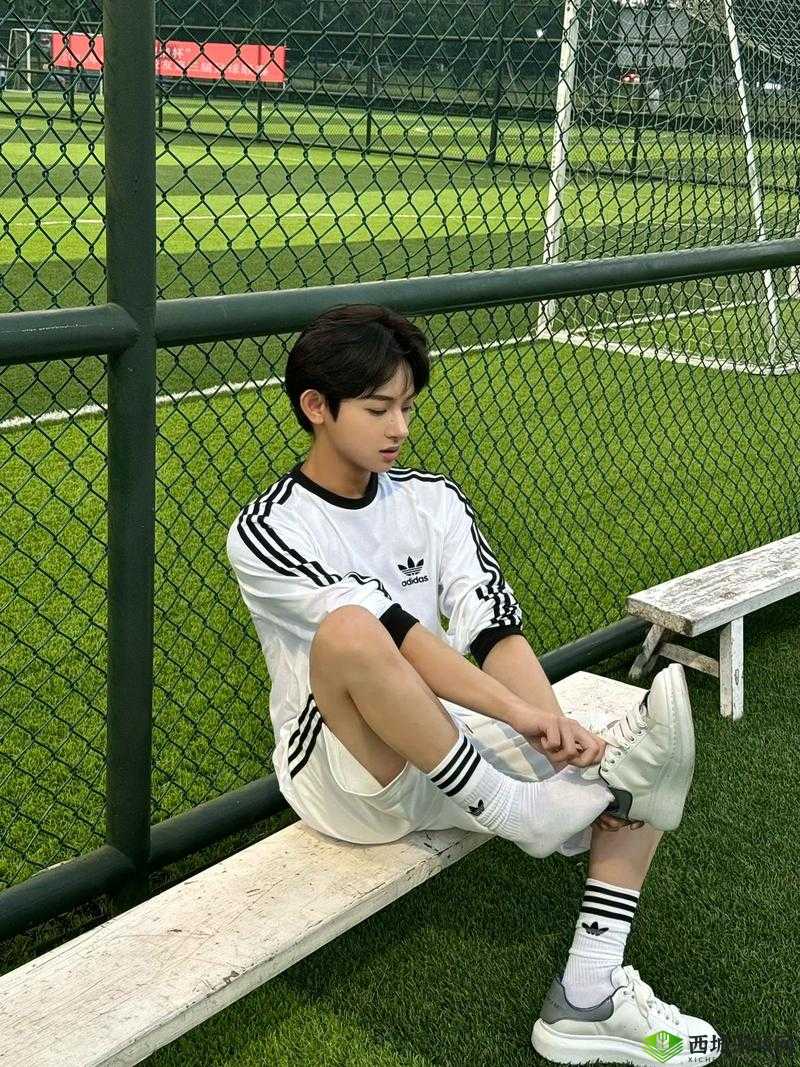 帅气体育生GARY 网站小蓝下载：快来体验