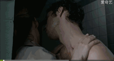 亚洲老女人爱爱动态：禁忌的激情