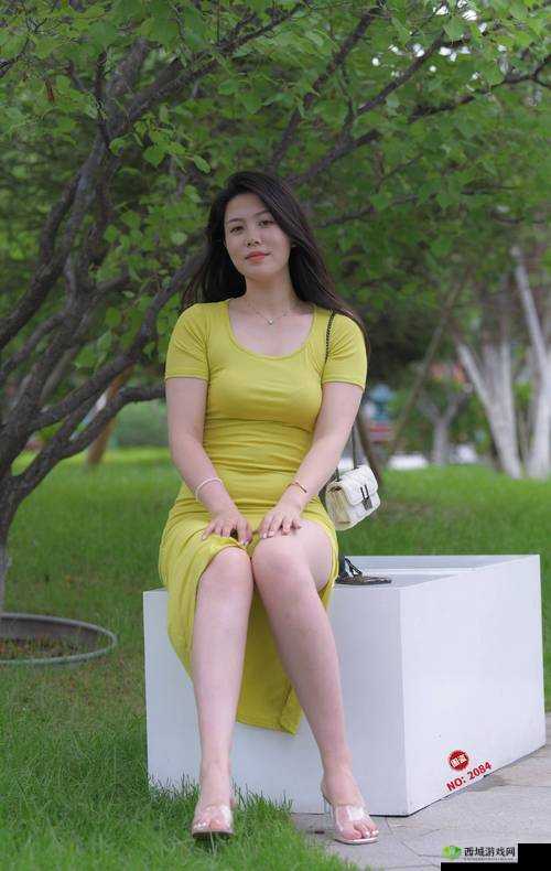 国模小莉大胆自拍：展现自我的美丽与自信