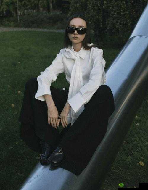 淫娃小衣:独特时尚穿搭风格探讨