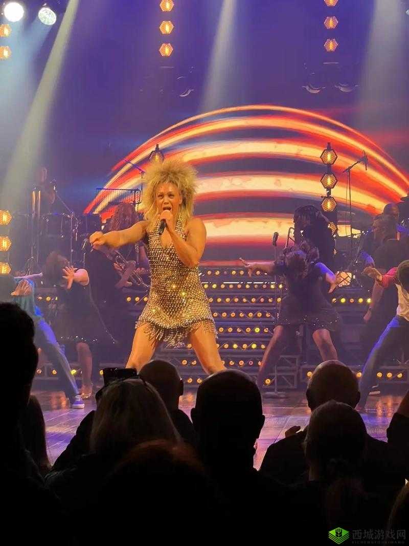 美国暴躁女 RAPPER：嘻哈舞台的狂野力量