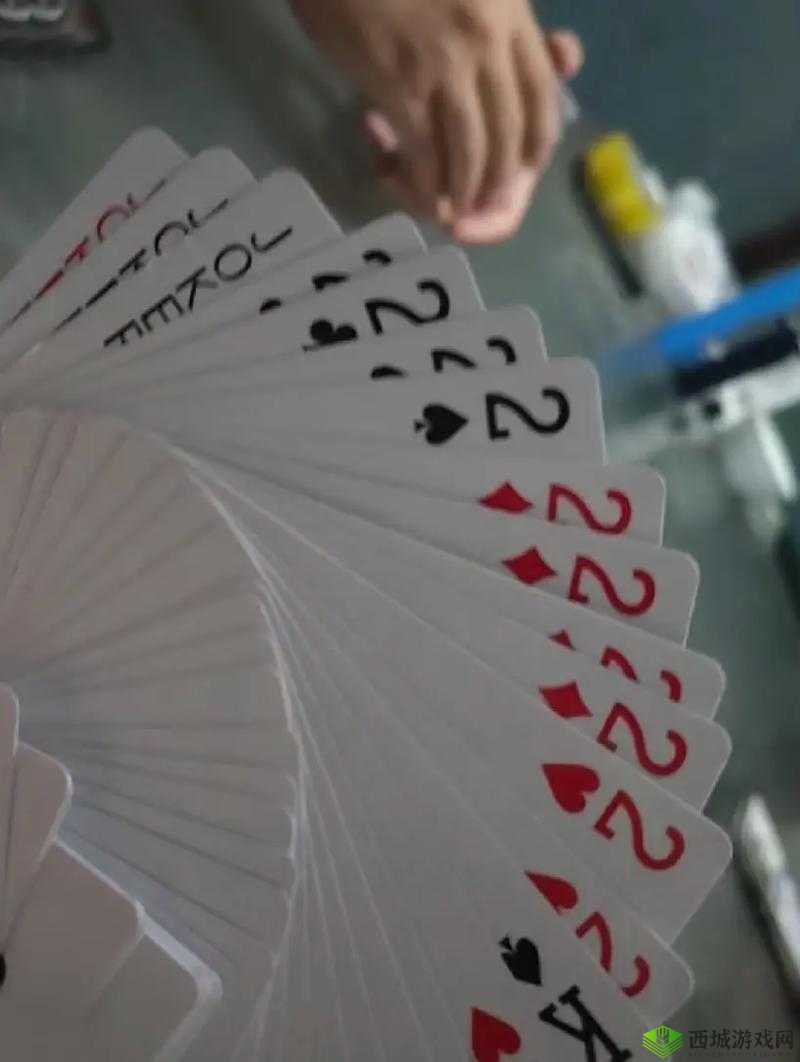 打扑克打了又疼又叫:一场充满意外的激烈牌局体验