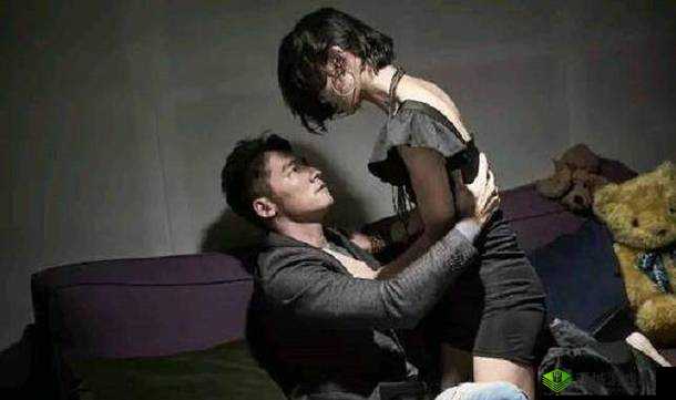 熟妇之间的私密互动：互摸互舔的激情时刻