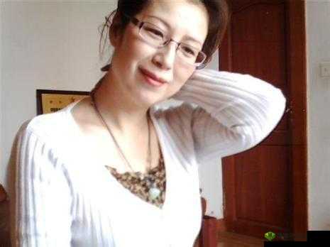 久久精品熟女亚洲 AV :探索成熟女性的魅力世界