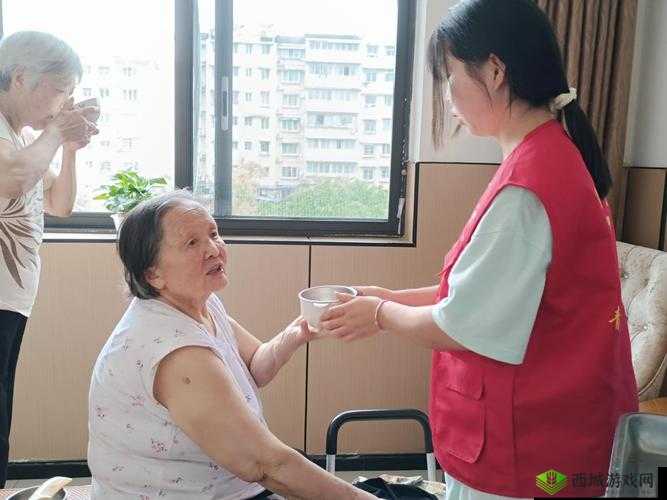 三个大学生慰问敬老院活动目的-弘扬尊老敬老传统美德培养社会责任感增强爱心意识