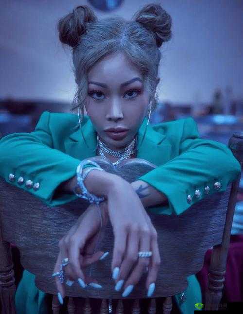 美国暴躁女 rapper 支持单对单：其背后的音乐态度与个人风格解析