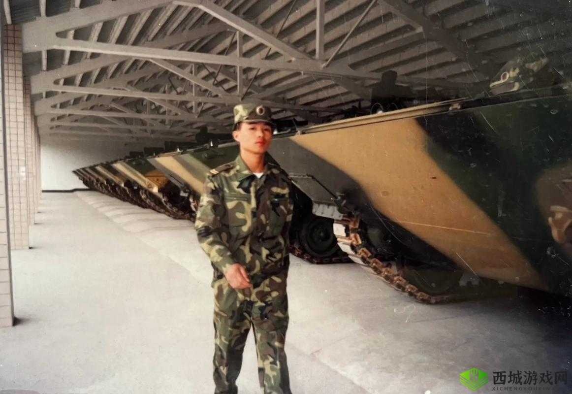 啊轻点灬那名军人的大巴太粗太长啦