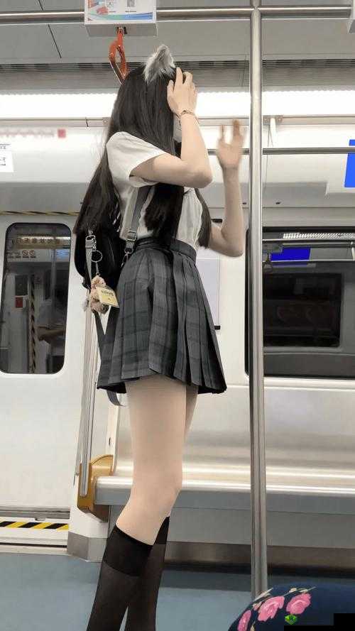 jk 裙子全开襟：挑战运动极限的独特选择