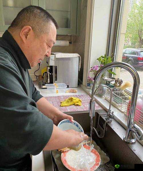 厨房里的叔叔阿姨们真的辛苦不已呀