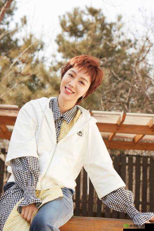 极度私密:女子舔阴自拍视频流出:窥探她的私人世界