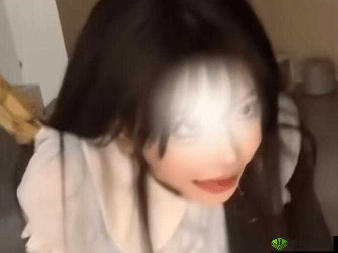 镜翻白眼流口水流眼泪全身照:展现真实而独特的瞬间画面