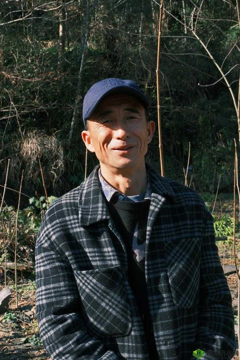 Chinese 骚年引老头：一段引人深思的视频