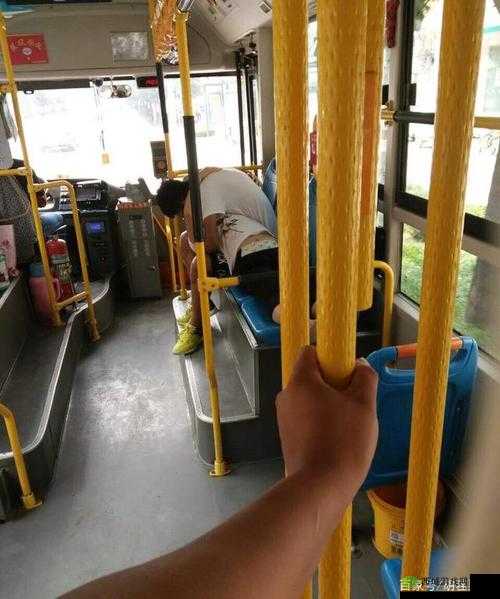 性爱公交车:在拥挤城市中的激情旅程