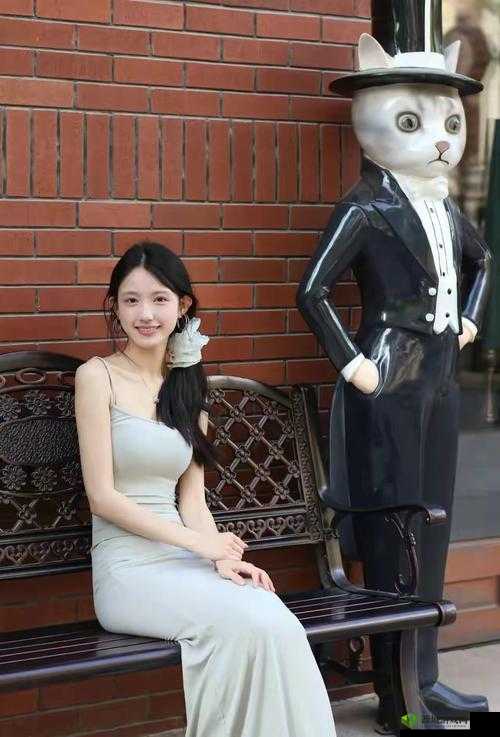 海角披风少年老妈长相奇特引热议:她的独特魅力你无法忽视